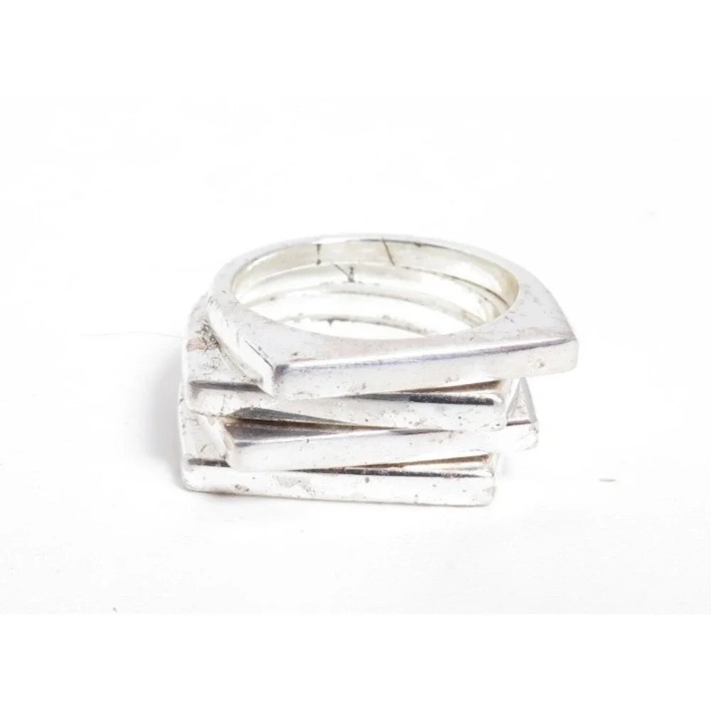 Set‎ of 4 flat Top Silver Toned Thin Bands Rings Size 6.5